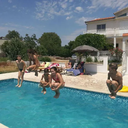 House Stanic Holiday home Trnbusi